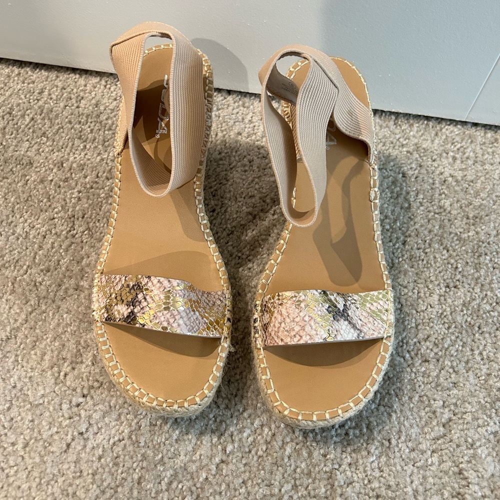 Pink, gold, tan snakeskin wedge
